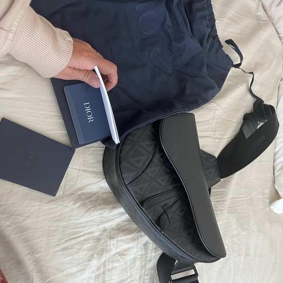 Authentic DIOR unisex diamond canvas leather bag. SS’22 collection. - Picture 4 of 4